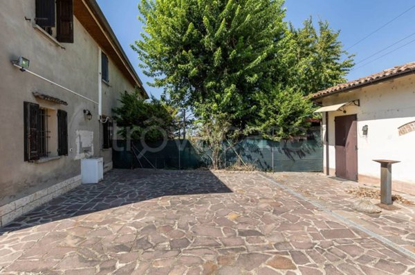 casa indipendente in vendita a Castelfranco Emilia in zona Cavazzona
