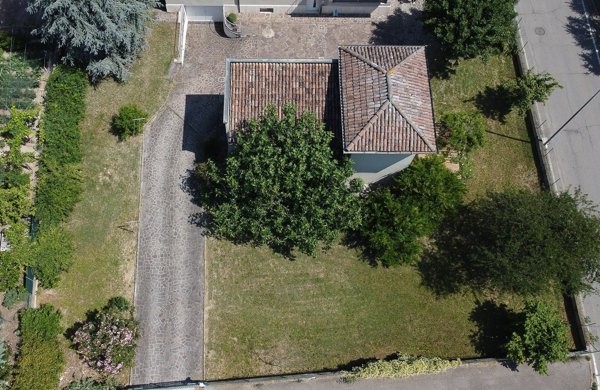 casa indipendente in vendita a Castelfranco Emilia in zona Piumazzo