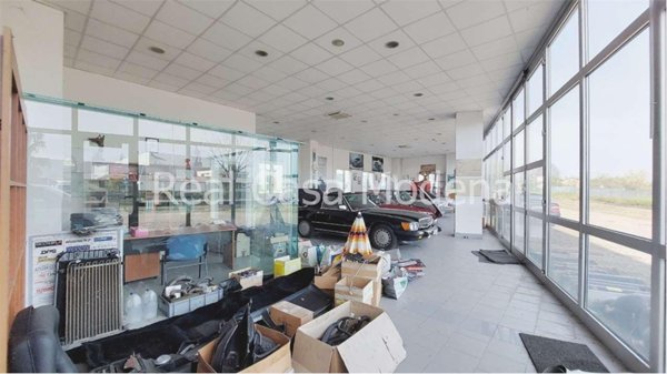 locale commerciale in vendita a Castelnuovo Rangone