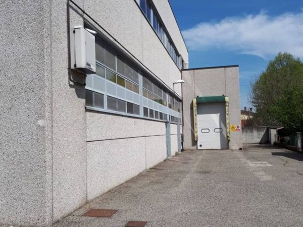 locale commerciale in vendita a Castelnuovo Rangone