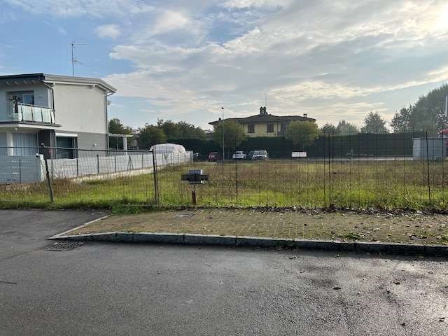 terreno edificabile in vendita a Castelnuovo Rangone