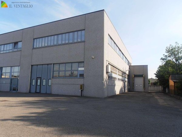locale commerciale in vendita a Castelnuovo Rangone