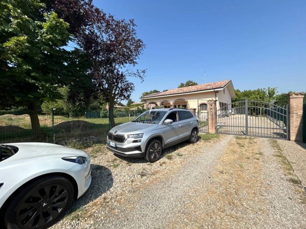 casa indipendente in vendita a Castelnuovo Rangone in zona Montale Rangone