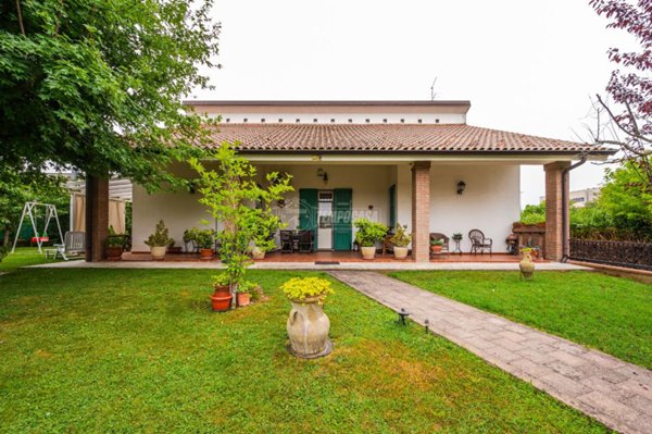 casa indipendente in vendita a Castelnuovo Rangone