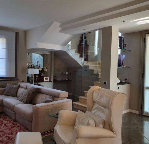 casa indipendente in vendita a Castelnuovo Rangone in zona Montale Rangone