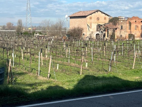 casale in vendita a Castelnuovo Rangone in zona Montale Rangone