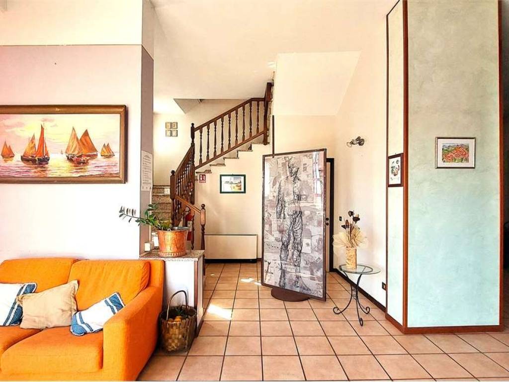 intera palazzina in vendita a Castelnuovo Rangone