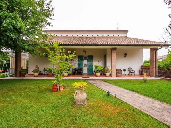 casa indipendente in vendita a Castelnuovo Rangone