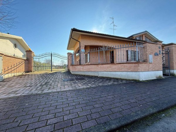 casa indipendente in vendita a Castelnuovo Rangone in zona Montale Rangone