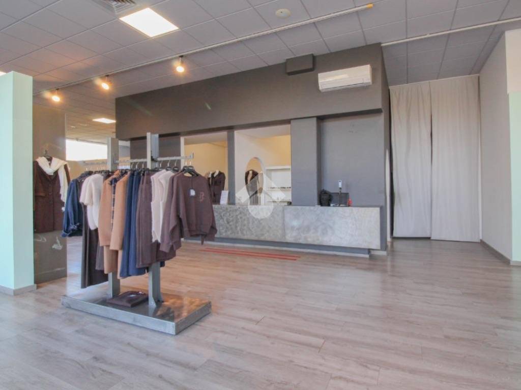 negozio in vendita a Castelnuovo Rangone