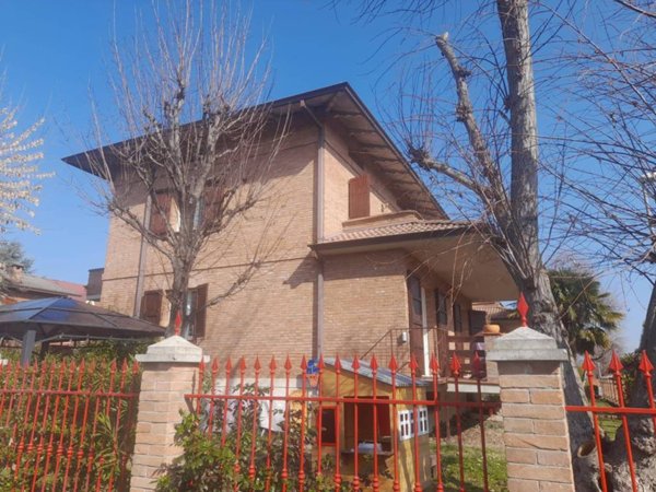 casa indipendente in vendita a Castelnuovo Rangone in zona Montale Rangone