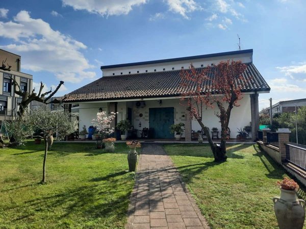 casa indipendente in vendita a Castelnuovo Rangone