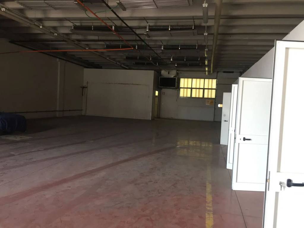 locale commerciale in vendita a Castelnuovo Rangone