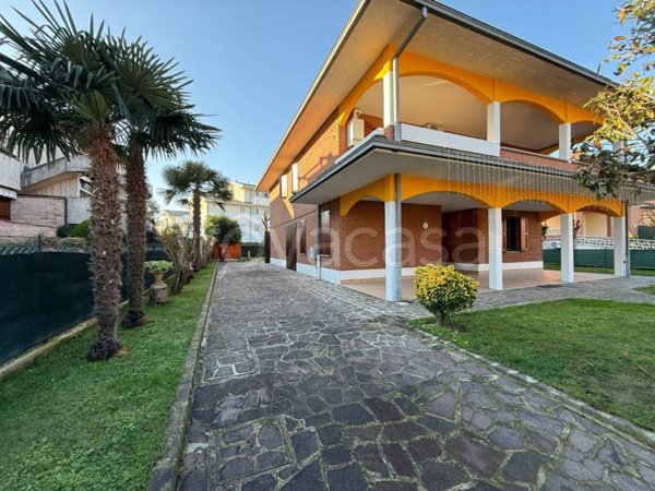 casa indipendente in vendita a Castelnuovo Rangone in zona Montale Rangone