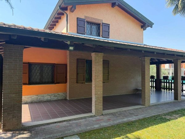 casa indipendente in vendita a Castelnuovo Rangone in zona Montale Rangone