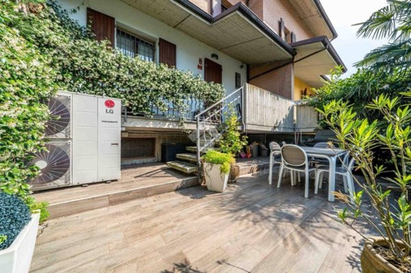 casa indipendente in vendita a Castelnuovo Rangone in zona Montale Rangone