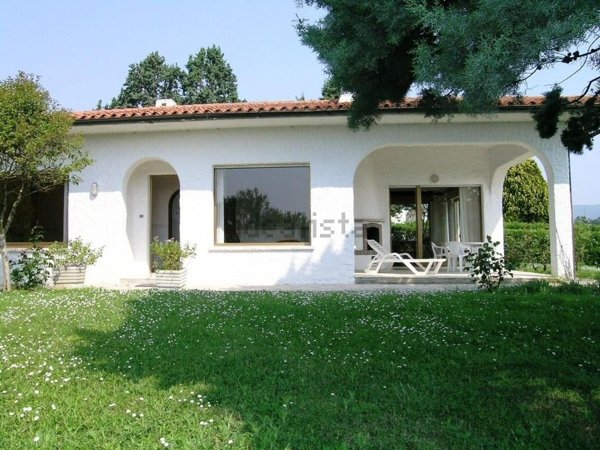 casa indipendente in vendita a Castelnuovo Rangone in zona Montale Rangone