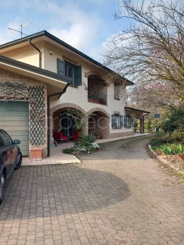 casa indipendente in vendita a Castelnuovo Rangone in zona Montale Rangone