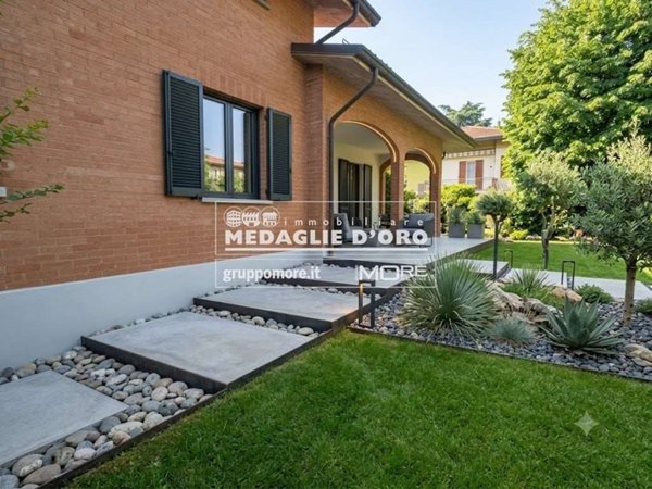 casa indipendente in vendita a Castelnuovo Rangone in zona Montale Rangone