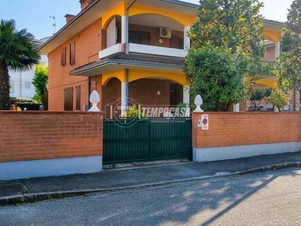casa indipendente in vendita a Castelnuovo Rangone in zona Montale Rangone