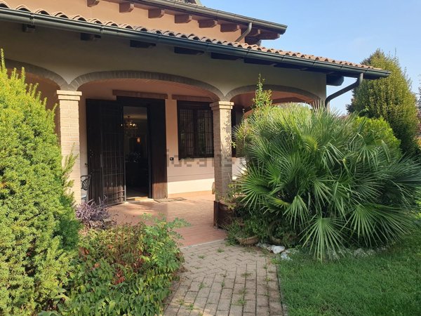 casa indipendente in vendita a Castelnuovo Rangone in zona Montale Rangone