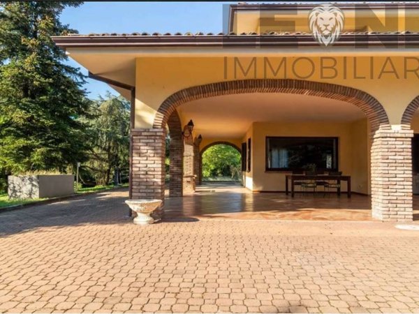casa indipendente in vendita a Castelnuovo Rangone in zona Montale Rangone