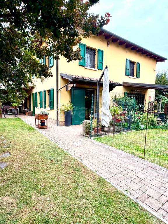 casa indipendente in vendita a Castelnuovo Rangone in zona Cavidole
