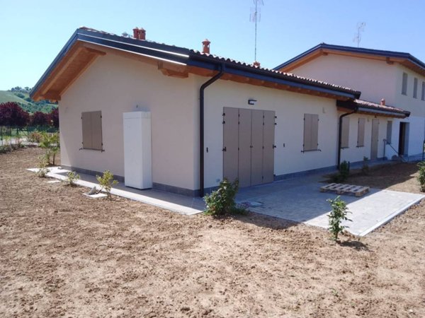 casa indipendente in vendita a Castelvetro di Modena