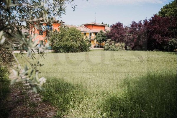 terreno edificabile in vendita a Castelvetro di Modena