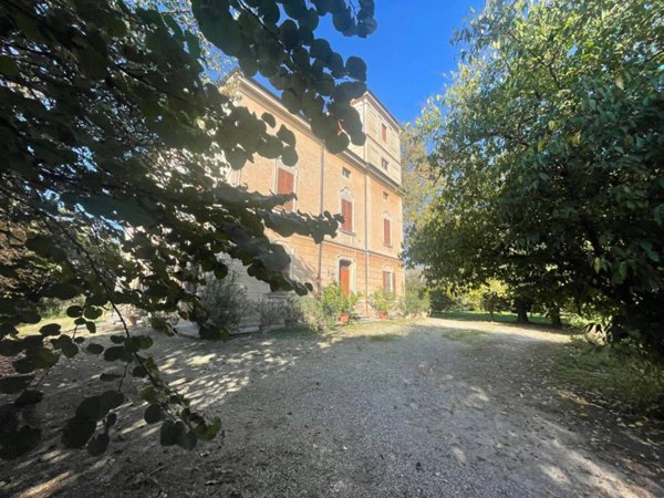 villa in vendita a Castelvetro di Modena in zona Settecani