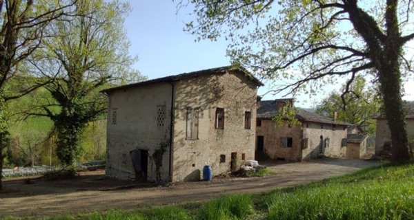 pentavano in vendita a Castelvetro di Modena