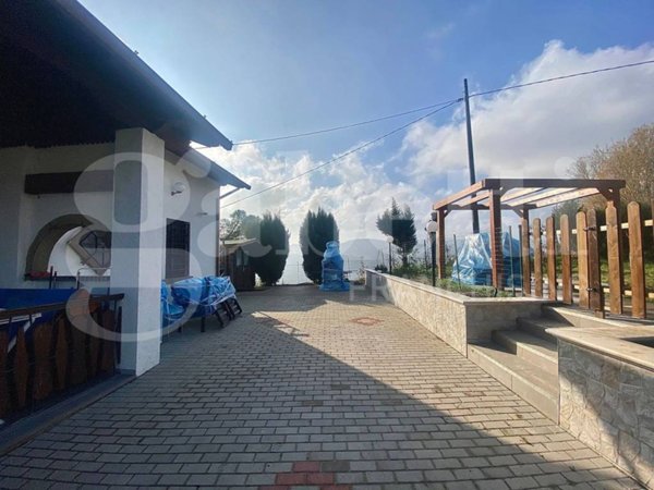 casa indipendente a Castelvetro di Modena in zona Madonna di Puianello