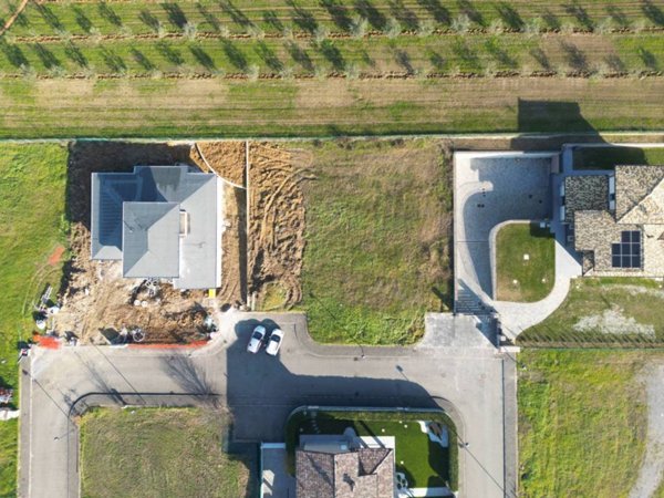 terreno edificabile in vendita a Castelvetro di Modena