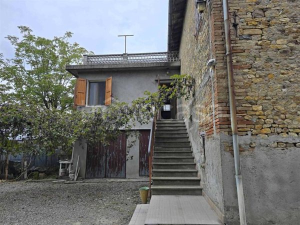 casa indipendente in vendita a Castelvetro di Modena in zona Levizzano Rangone