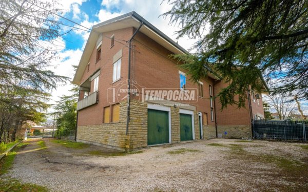 casa indipendente in vendita a Castelvetro di Modena in zona Levizzano Rangone