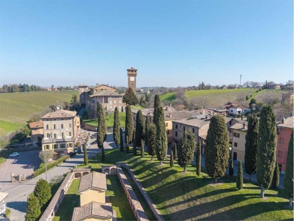 casa indipendente in vendita a Castelvetro di Modena in zona Levizzano Rangone