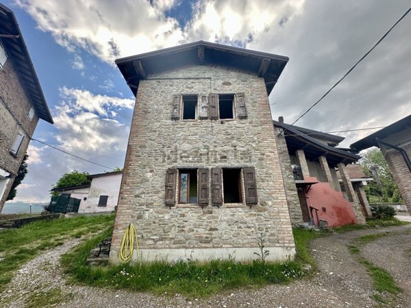 appartamento in vendita a Castelvetro di Modena in zona Levizzano Rangone