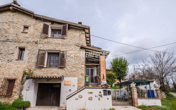 casa indipendente in vendita a Castelvetro di Modena in zona Levizzano Rangone