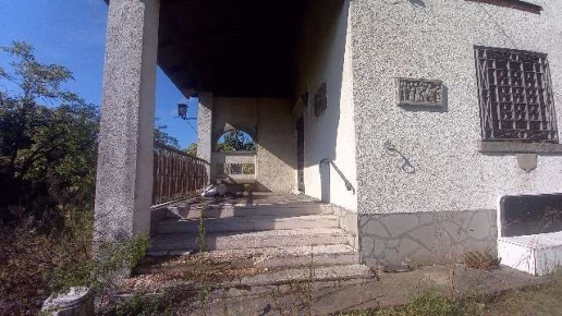 casa indipendente a Castelvetro di Modena in zona Madonna di Puianello