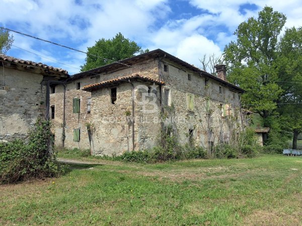 villa in vendita a Castelvetro di Modena in zona Levizzano Rangone