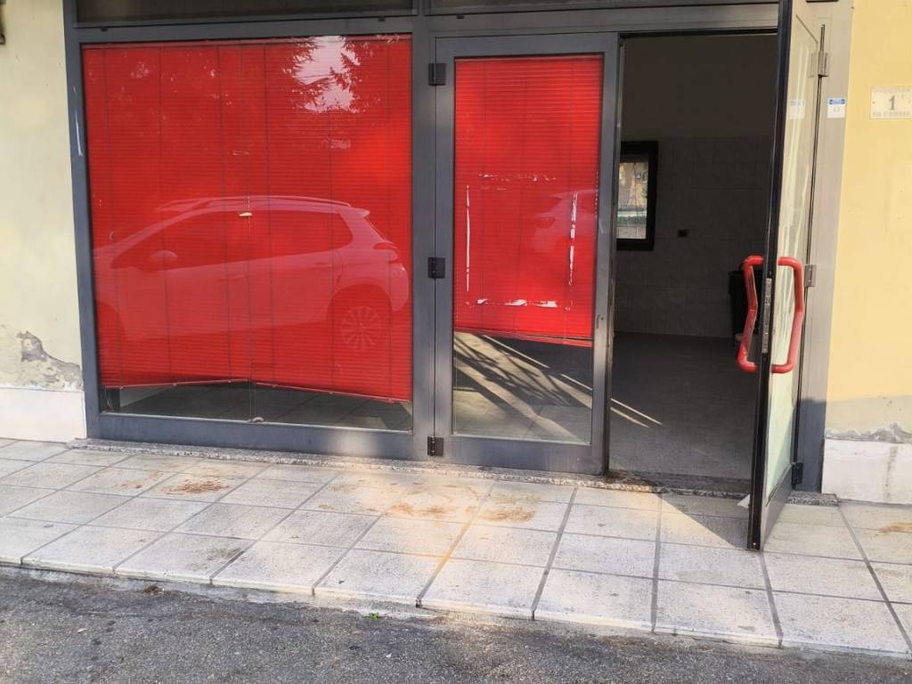 negozio in vendita a Castelvetro di Modena