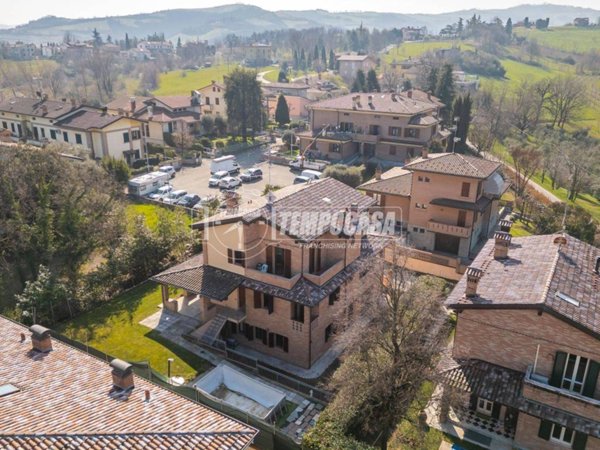 casa indipendente in vendita a Castelvetro di Modena in zona Levizzano Rangone