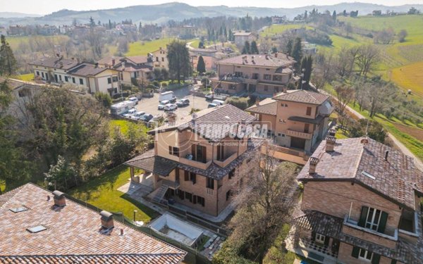 casa indipendente in vendita a Castelvetro di Modena in zona Levizzano Rangone