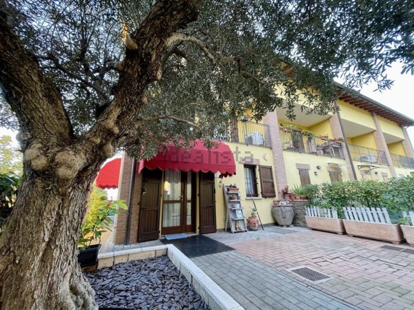 casa indipendente in vendita a Castelvetro di Modena in zona Ca' di Sola