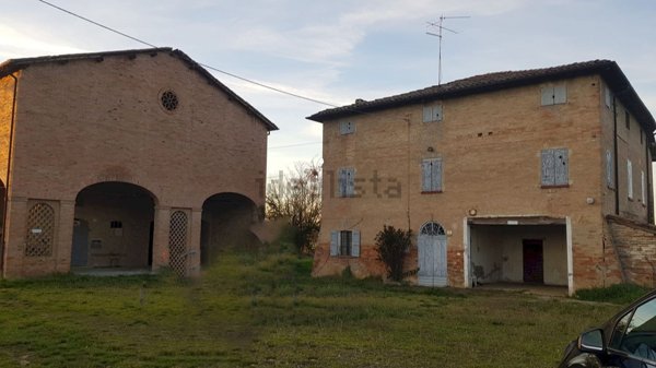 casale in vendita a Castelvetro di Modena