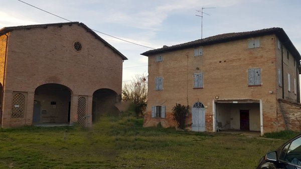 casale in vendita a Castelvetro di Modena