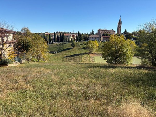 terreno edificabile in vendita a Castelvetro di Modena in zona Levizzano Rangone