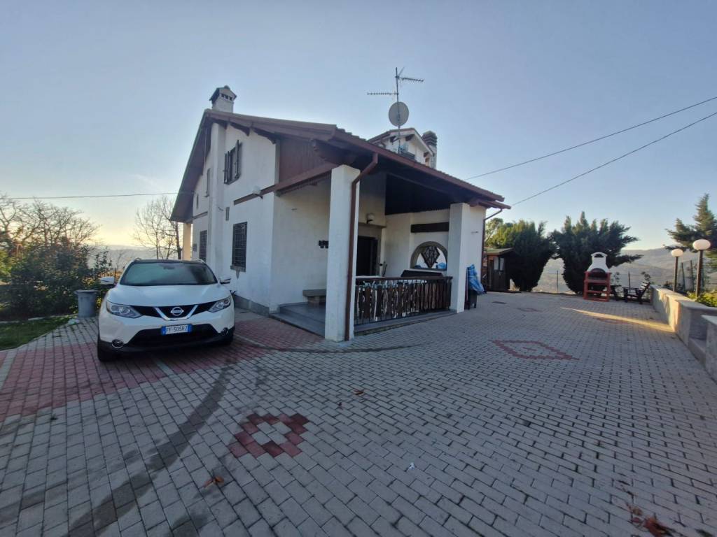 casa indipendente a Castelvetro di Modena in zona Madonna di Puianello