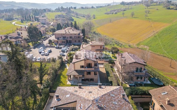 casa indipendente in vendita a Castelvetro di Modena in zona Levizzano Rangone