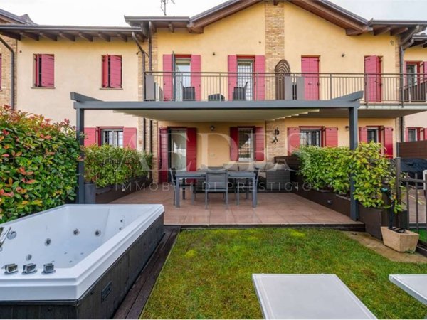 casa indipendente in vendita a Castelvetro di Modena